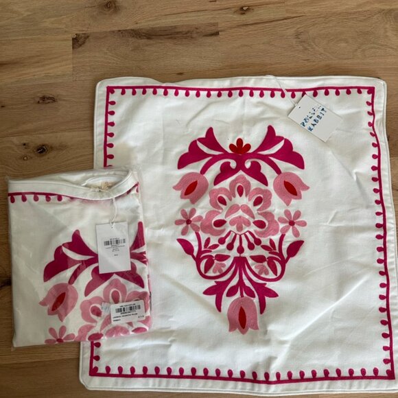 Roberta Roller rabbit Lavandou Decorative Pillow shams 22x22 Magenta set of 2 - Picture 1 of 4